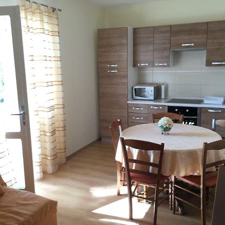 Apartment Biserka Barbat na Rabu Exterior photo
