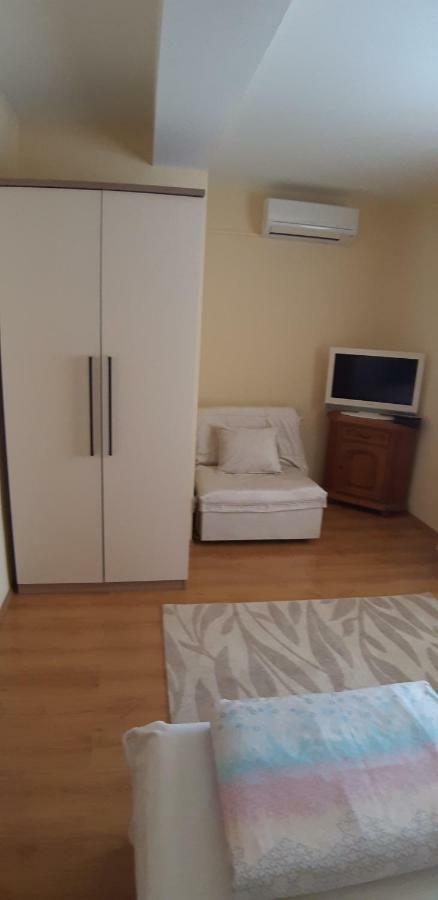 Apartment Biserka Barbat na Rabu Exterior photo